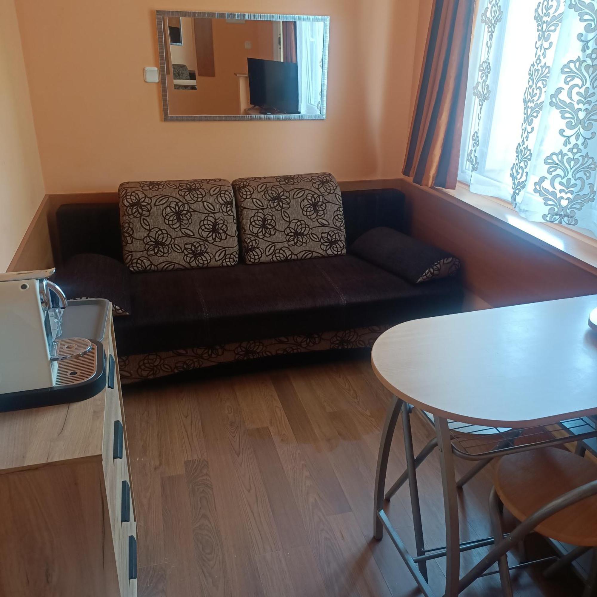 "Vanilla" Pokoje I Apartamenty Nad Brzegiem Jeziora Okuninka Buitenkant foto